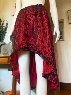 Cinema secrets costume gallery size M, Red Lace High-Low Skirt, double layered